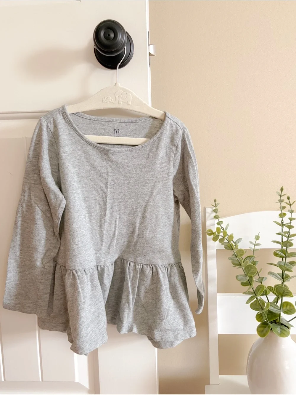Baby GAP • Toddler Gray Long Sleeve Ruffle Hem Top